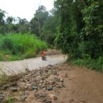 เริ่มข้ามลำธารด้วยความสนุกสนาน